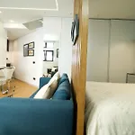 アパート Modern With Kitchen & Secure Parking In *