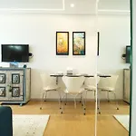アパート Modern With Kitchen & Secure Parking In