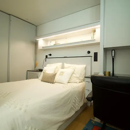 Modern With Kitchen & Secure Parking In * Funchal (Madeira)