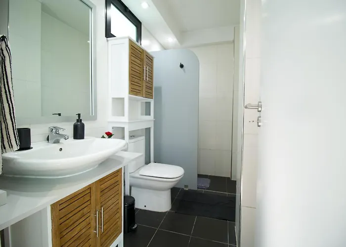 Modern With Kitchen & Secure Parking In *