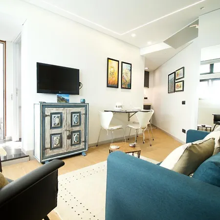 Modern With Kitchen & Secure Parking In Funchal (Madeira)