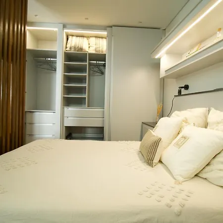 Modern With Kitchen & Secure Parking In * Funchal (Madeira)