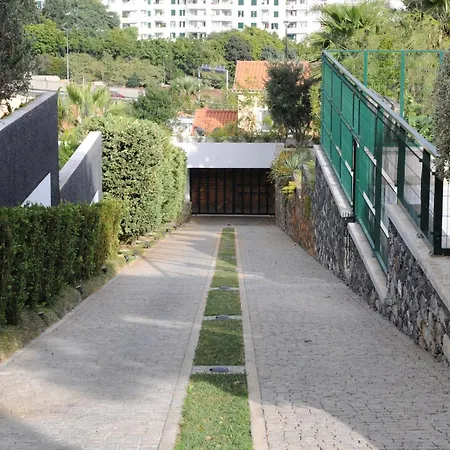 Appartement Modern With Kitchen & Secure Parking In