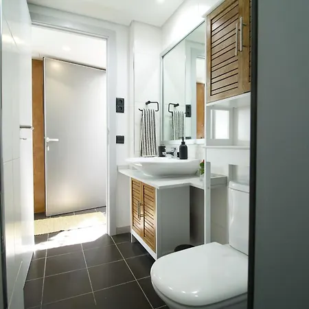 Modern With Kitchen & Secure Parking In Appartement Funchal (Madeira)