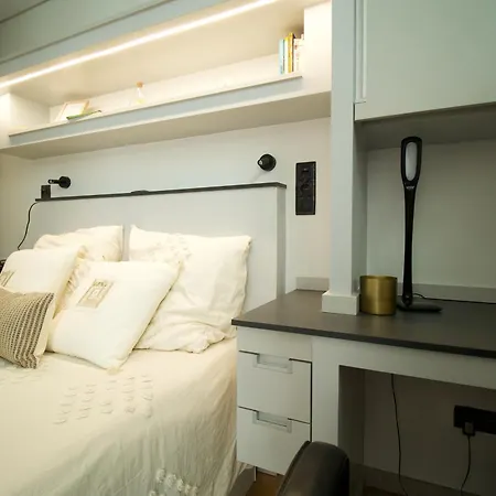 Modern With Kitchen & Secure Parking In Appartement Funchal (Madeira)