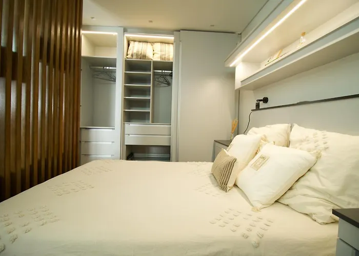 Modern With Kitchen & Secure Parking In * Фуншал