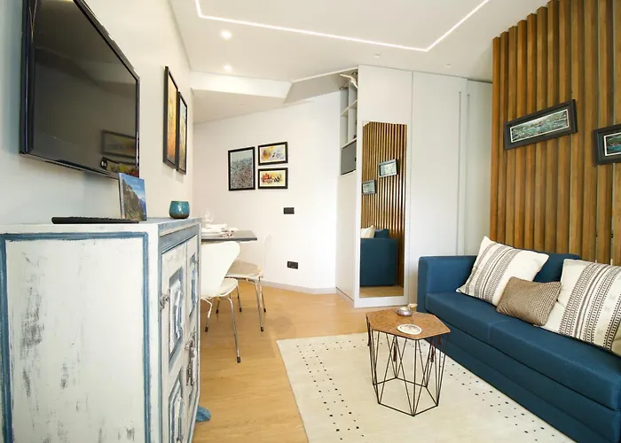 Modern With Kitchen & Secure Parking In Фуншал