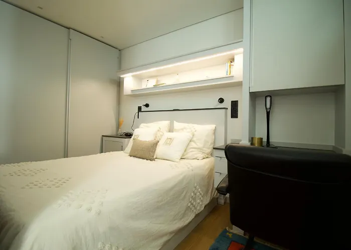 Modern With Kitchen & Secure Parking In * Фуншал