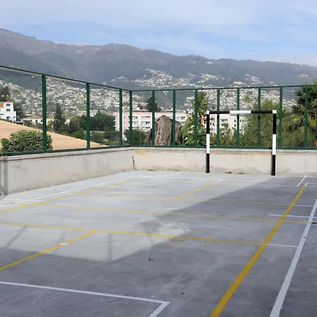 Modern With Kitchen & Secure Parking In Apartman Funchal